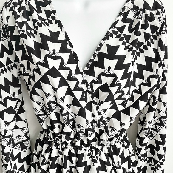 Abstract/Geometric Print Dress w/ Elastic Cinched Waist - Picture 3 of 6